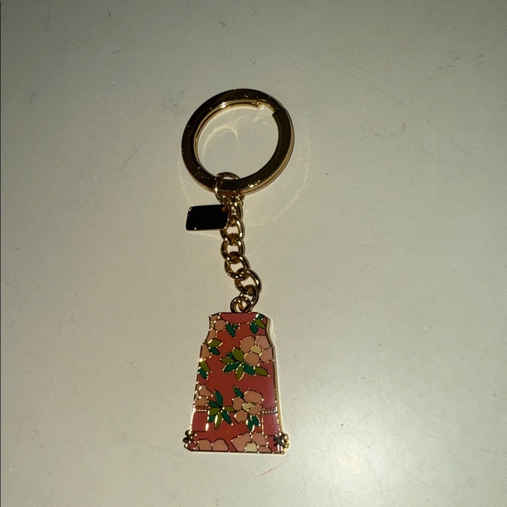 Lilly Pulitzer shift keychain Lilly’s pink skip on it NWT - Picture 3 of 7